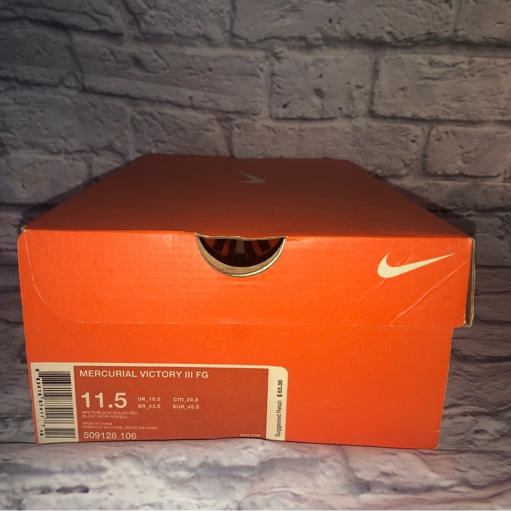 NIKE Cleats